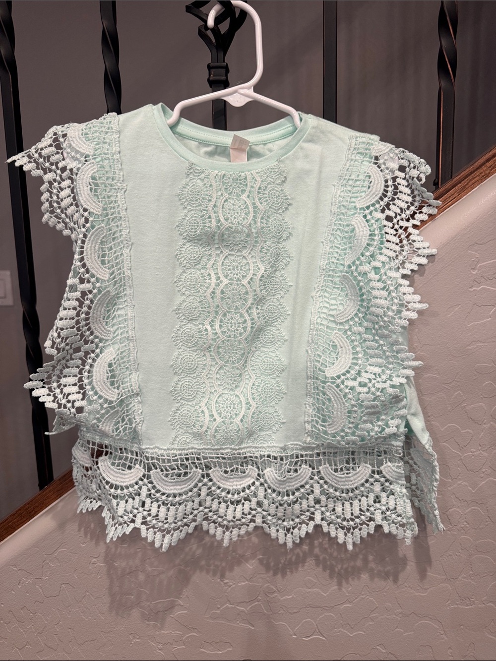 Girl’s Lace-Trim Sleeveless Top in Mint